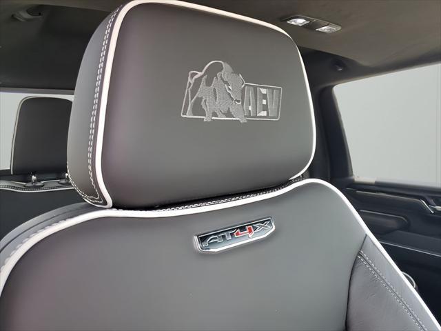 Photo of 2025 Summit White GMC Sierra 2500