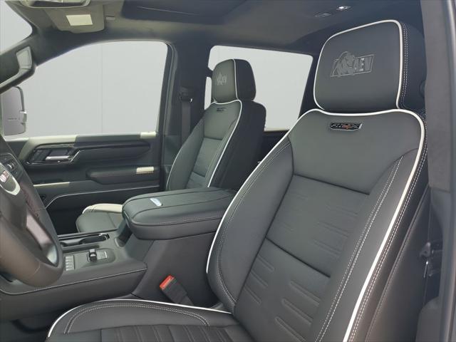 Photo of 2025 Summit White GMC Sierra 2500