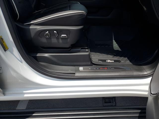 Photo of 2025 Summit White GMC Sierra 2500