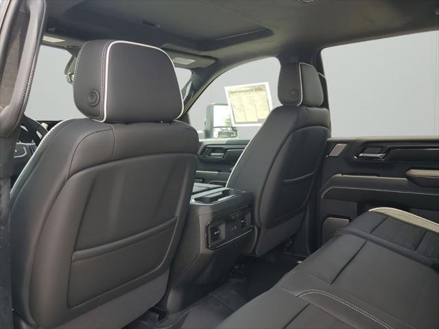 Photo of 2025 Summit White GMC Sierra 2500