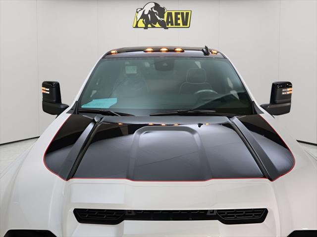 Photo of 2025 Summit White GMC Sierra 2500