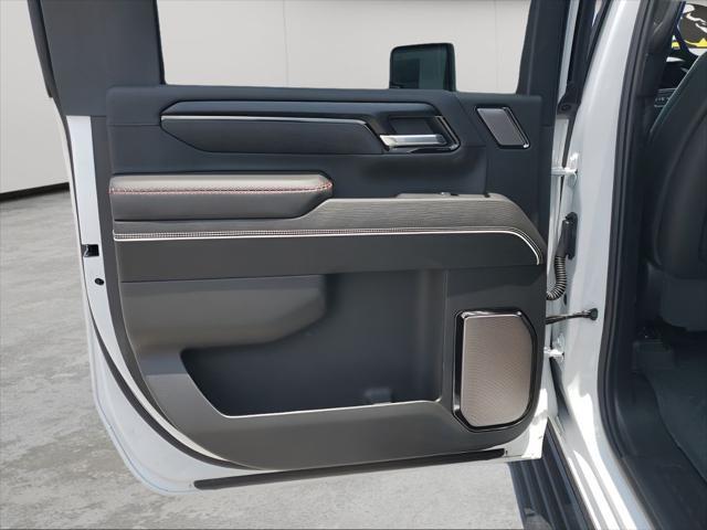 Photo of 2025 Summit White GMC Sierra 2500