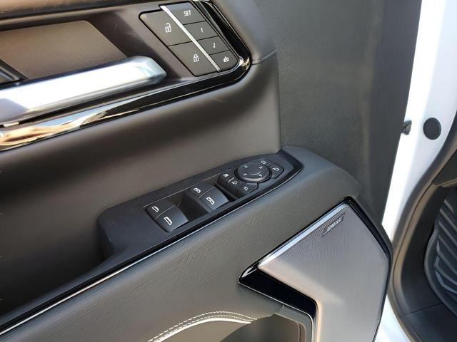 Photo of 2025 Summit White GMC Sierra 2500