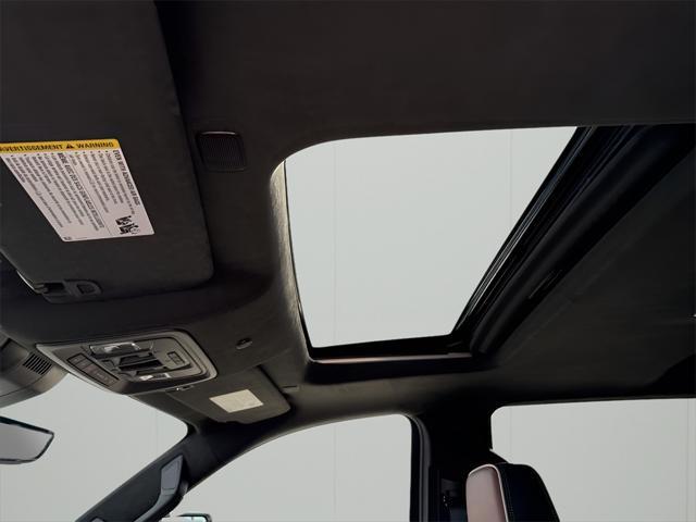 Photo of 2025 White GMC Sierra 2500