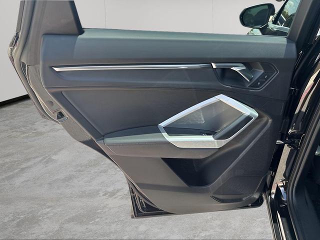 Photo of 2021 Mythos Black Metallic Audi Q3