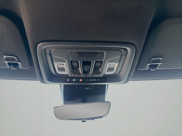 Photo of 2025 Summit White GMC Sierra 2500