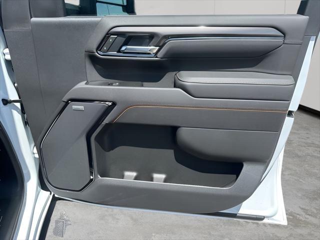 Photo of 2025 Summit White GMC Sierra 2500