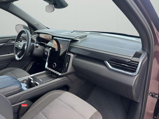 Photo of 2025 Crystal Metallic GMC Acadia