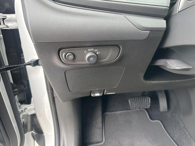 Photo of 2025 Summit White Buick Encore GX