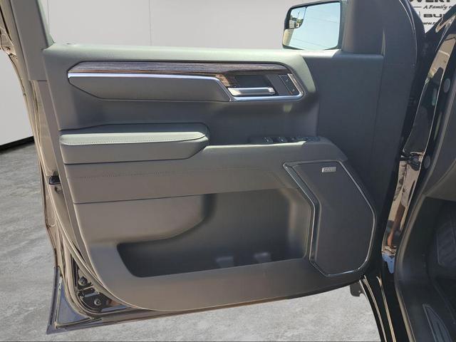Photo of 2025 Onyx Black GMC Sierra 1500