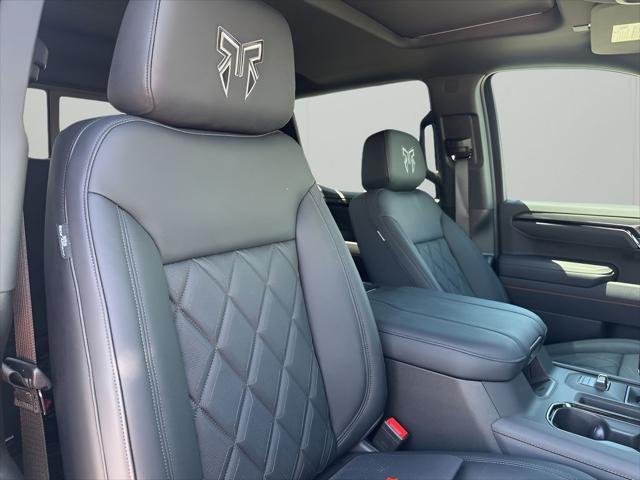 Photo of 2025 Onyx Black GMC Sierra 1500