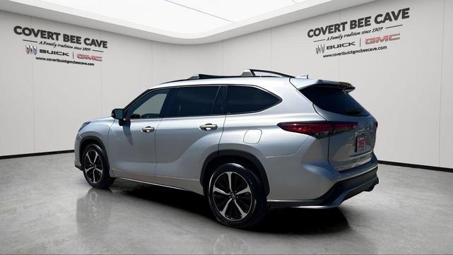 Photo of 2021 Celestial Silver Metallic Toyota Highlander