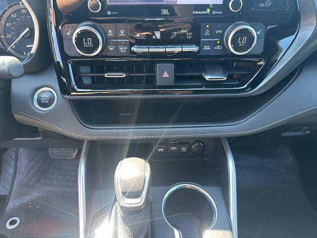 Photo of 2021 Celestial Silver Metallic Toyota Highlander