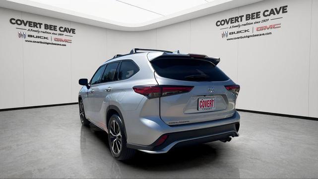 Photo of 2021 Celestial Silver Metallic Toyota Highlander