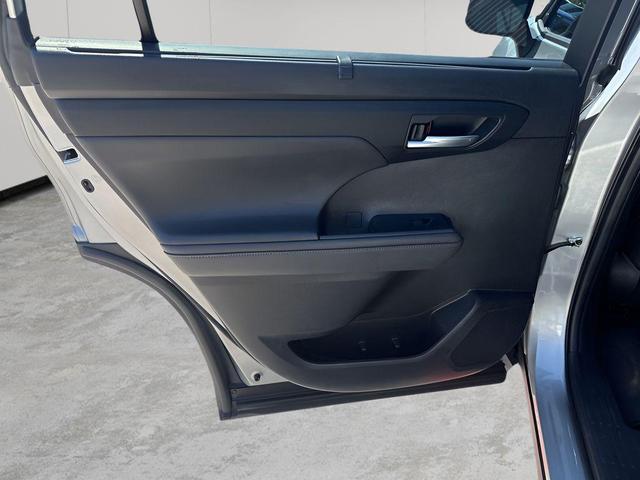 Photo of 2021 Celestial Silver Metallic Toyota Highlander