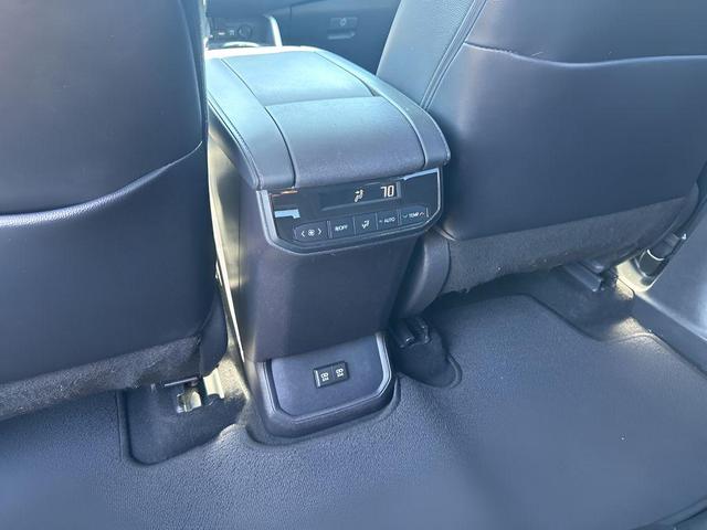 Photo of 2021 Celestial Silver Metallic Toyota Highlander