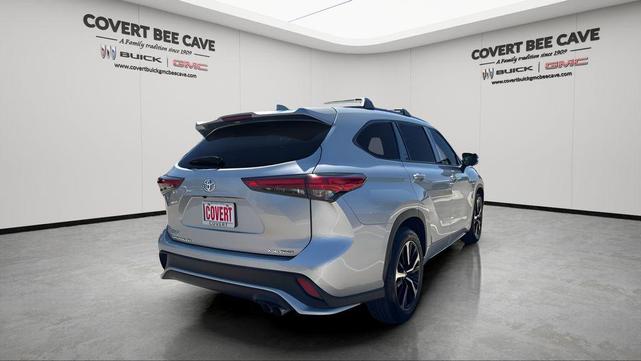 Photo of 2021 Celestial Silver Metallic Toyota Highlander
