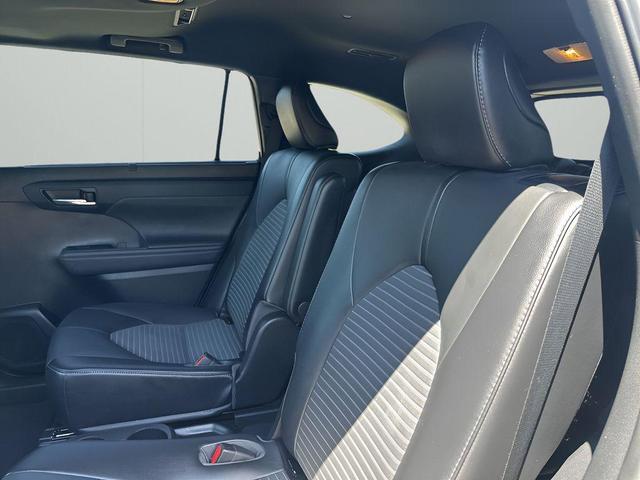 Photo of 2021 Celestial Silver Metallic Toyota Highlander