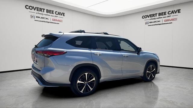 Photo of 2021 Celestial Silver Metallic Toyota Highlander