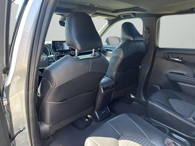 Photo of 2021 Celestial Silver Metallic Toyota Highlander