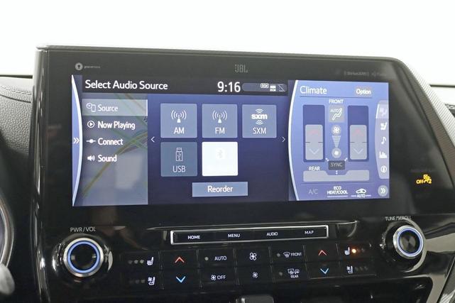 Photo of 2020 Midnight Black Metallic Toyota Highlander