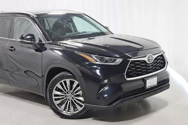 Photo of 2020 Midnight Black Metallic Toyota Highlander