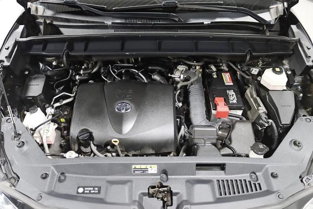 Photo of 2020 Midnight Black Metallic Toyota Highlander