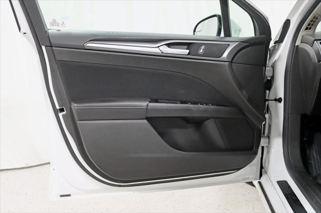 Photo of 2016 Oxford White Ford Fusion