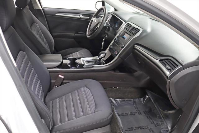 Photo of 2016 Oxford White Ford Fusion