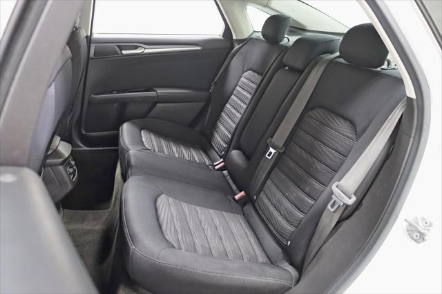 Photo of 2016 Oxford White Ford Fusion