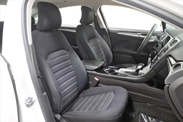 Photo of 2016 Oxford White Ford Fusion