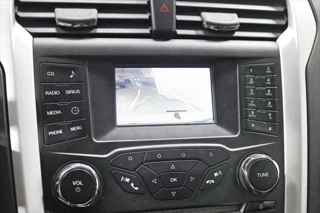 Photo of 2016 Oxford White Ford Fusion