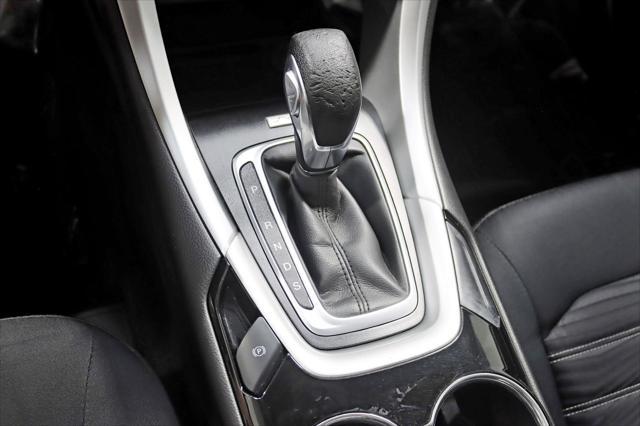 Photo of 2016 Oxford White Ford Fusion