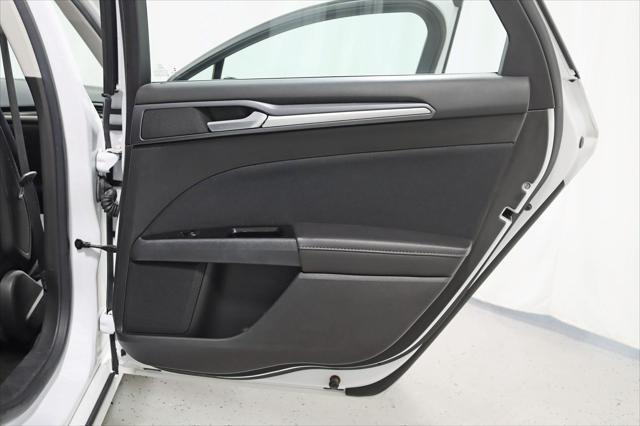 Photo of 2016 Oxford White Ford Fusion