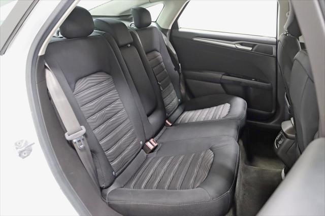 Photo of 2016 Oxford White Ford Fusion