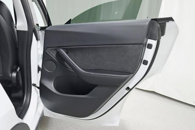 Photo of 2021 Pearl White Multi-Coat Tesla Model Y
