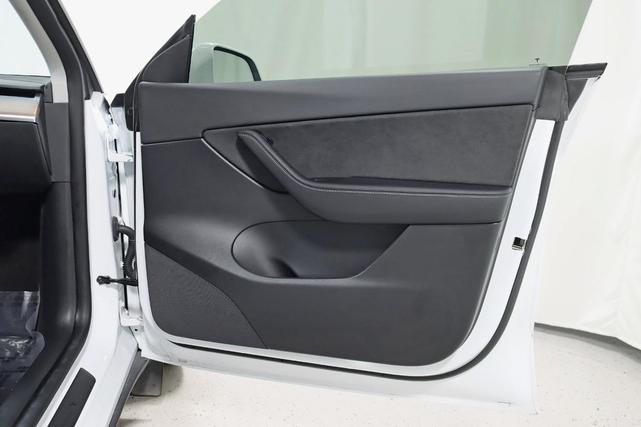 Photo of 2021 Pearl White Multi-Coat Tesla Model Y