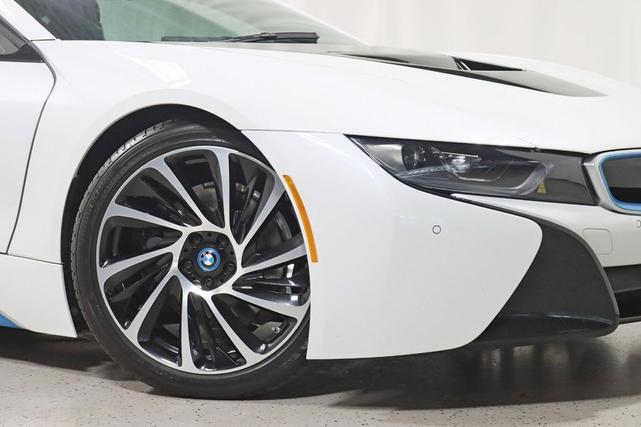 Photo of 2016 Sophisto Grey Metallic w/ Frozen Grey Accent BMW i8