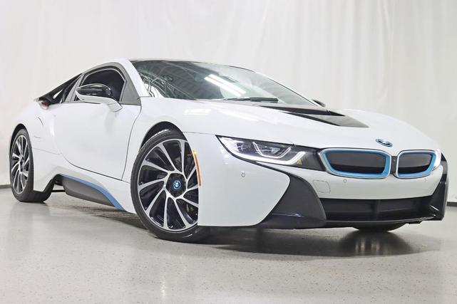 Photo of 2016 Sophisto Grey Metallic w/ Frozen Grey Accent BMW i8