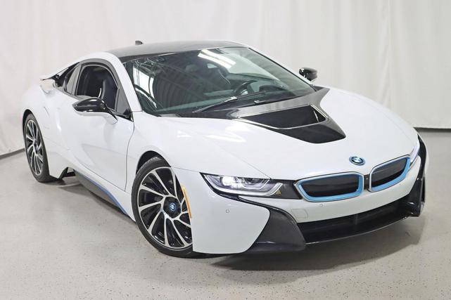 Photo of 2016 Sophisto Grey Metallic w/ Frozen Grey Accent BMW i8