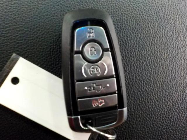 Photo of 2022 White Ford F-150