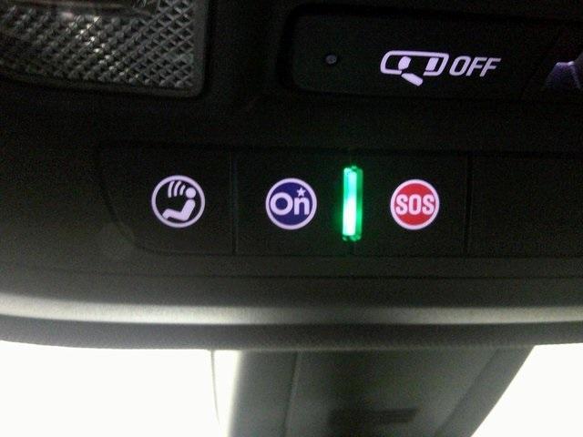 Photo of 2023 Summit White Chevrolet Traverse