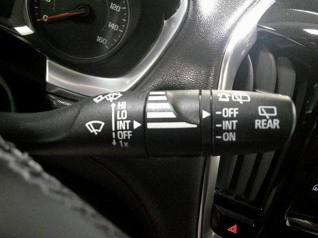 Photo of 2023 Summit White Chevrolet Traverse