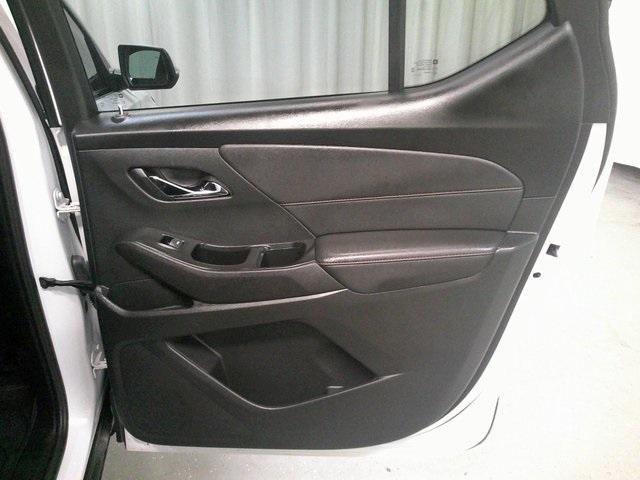 Photo of 2023 Summit White Chevrolet Traverse