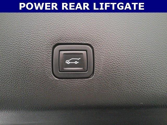 Photo of 2023 Summit White Chevrolet Traverse