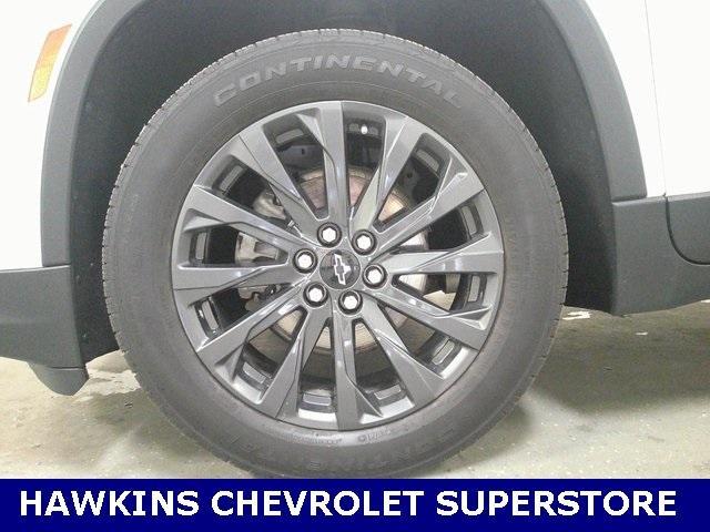 Photo of 2023 Summit White Chevrolet Traverse