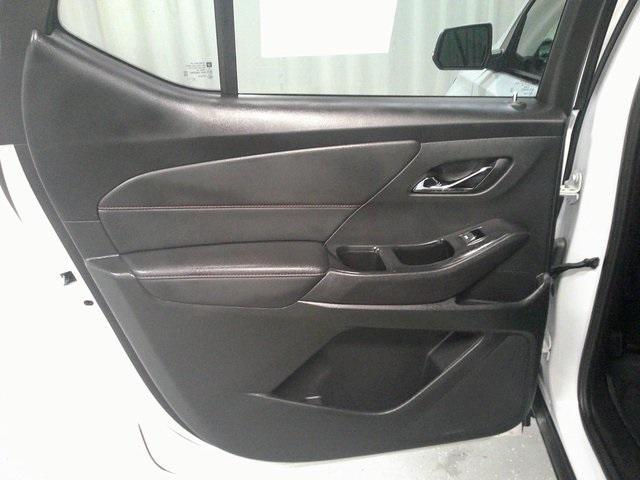 Photo of 2023 Summit White Chevrolet Traverse