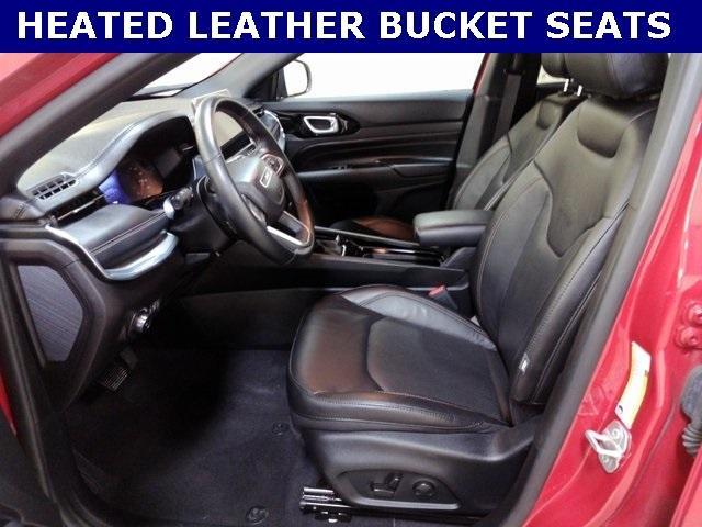 Photo of 2022 Redline Pearlcoat Jeep Compass