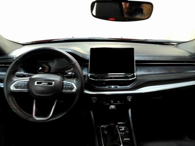 Photo of 2022 Redline Pearlcoat Jeep Compass