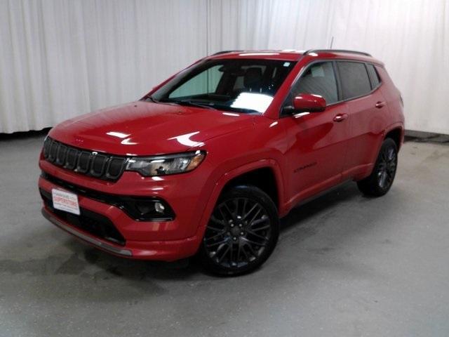 Photo of 2022 Redline Pearlcoat Jeep Compass